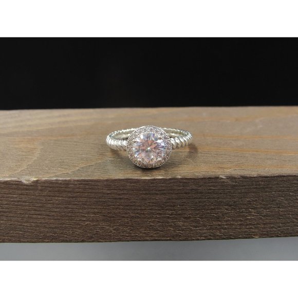 Jewelry - Size 7 Sterling Silver Halo Style CZ Braided Band Ring Vintage Statement